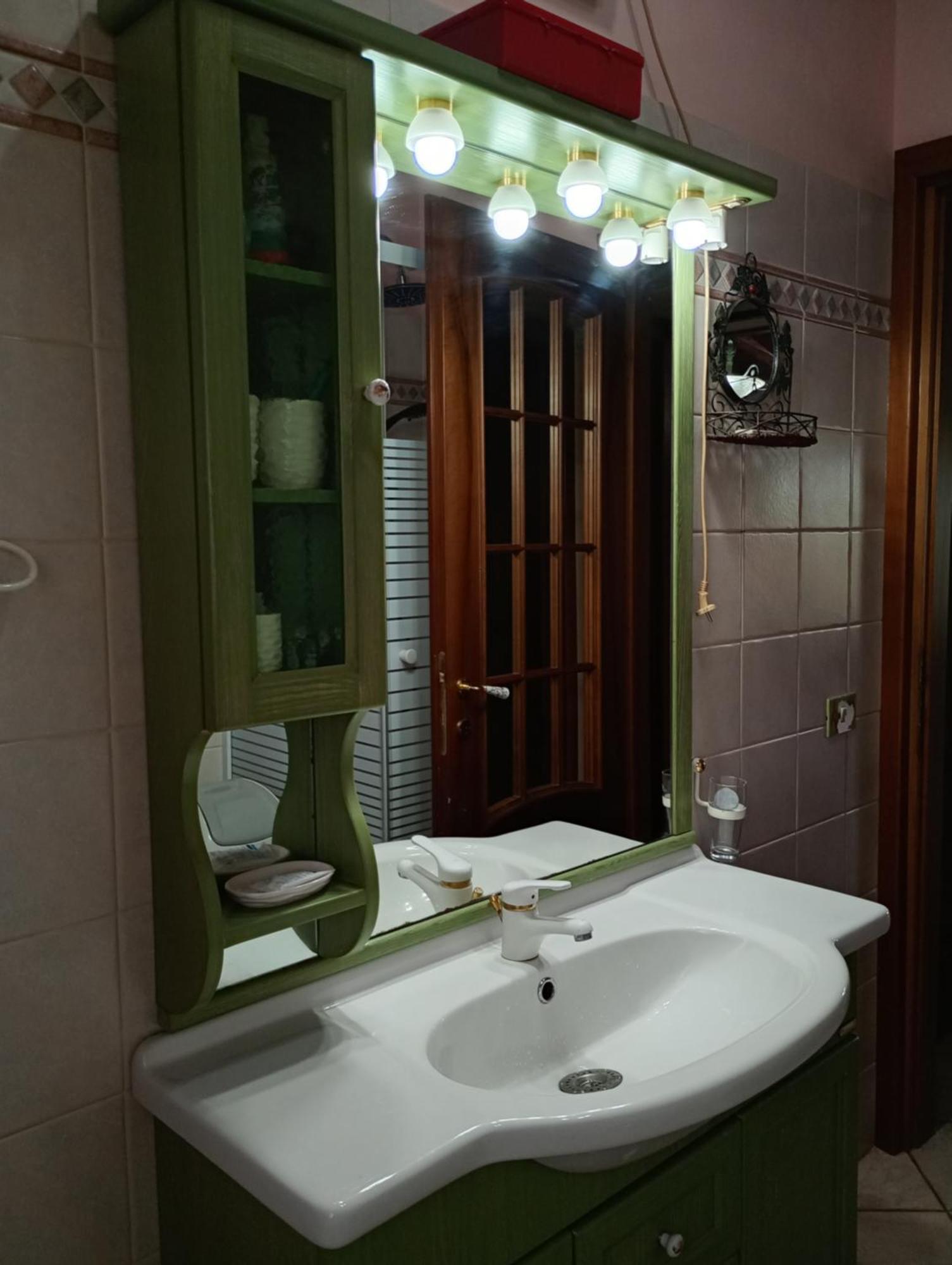 Independent Villa With Private Beach On The Lake Bracciano  Exteriér fotografie