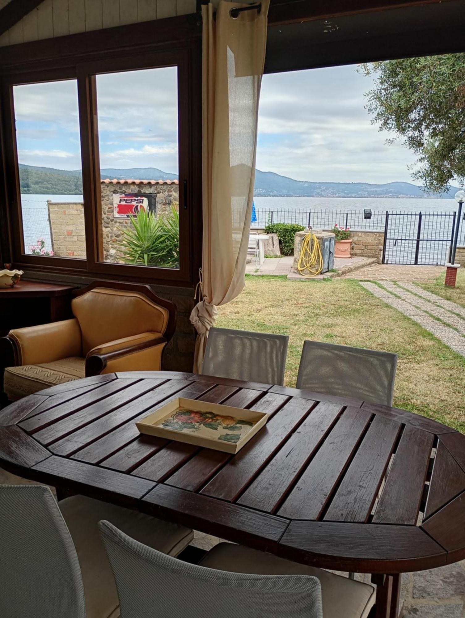 Independent Villa With Private Beach On The Lake Bracciano  Exteriér fotografie