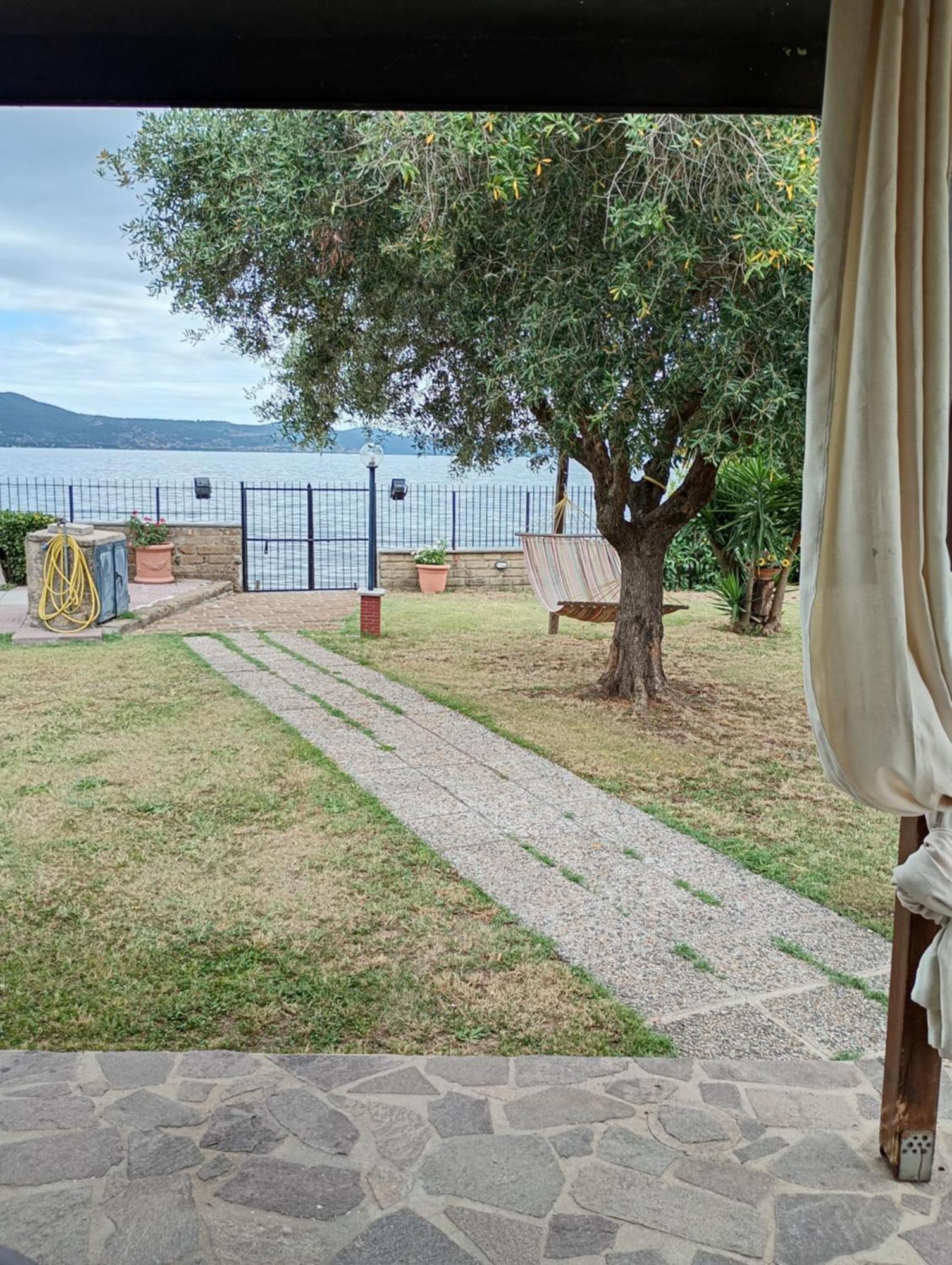 Independent Villa With Private Beach On The Lake Bracciano  Exteriér fotografie